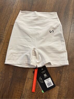 High-Waist White Bike Shorts with Minimal Logo